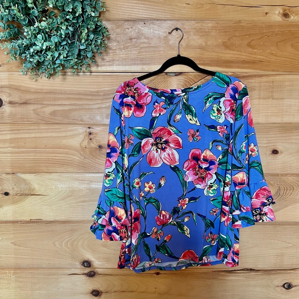 Floral bell sleeve